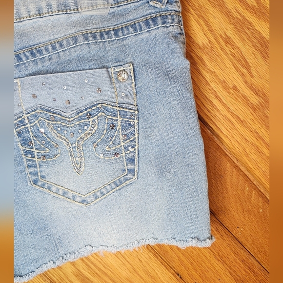 No Boundaries Frayed And Ripped Light Wash Blue Denim Sequin Shorts Size 15 - Picture 10 of 10